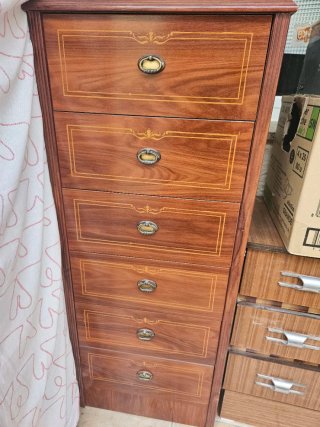 Cajonera de madera clásica