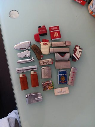 Collezione di 20 accendini vintage