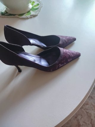 Zapatos de salón Etienne Aigner morados