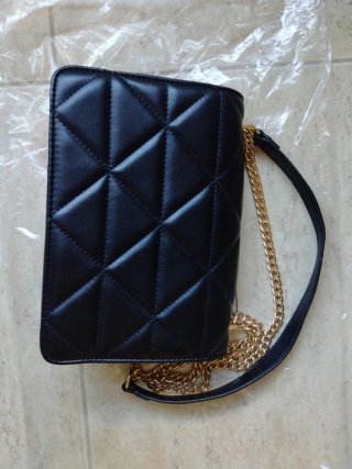 Bolso Negro Acolchado con Cadena Dorada