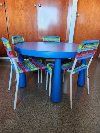 Mesa y 4 sillas IKEA
