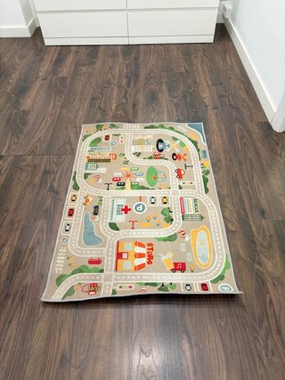 Alfombra infantil de carreteras y ciudad.