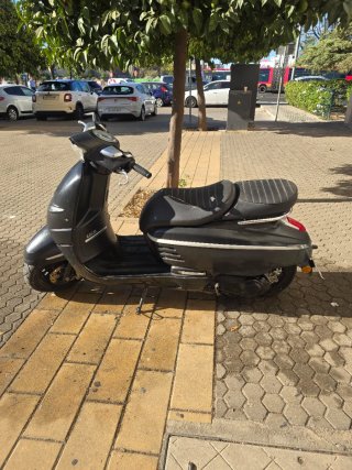 Scooter Peugeot Django 125