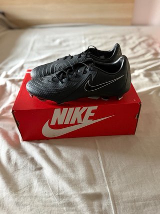 Botas de fútbol Nike negras