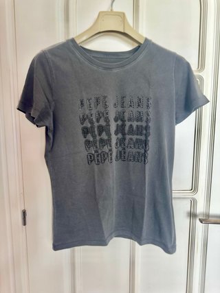 Camiseta Pepe Jeans gris con logo brillante