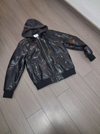 Chaqueta efecto piel con capucha talla 13/14