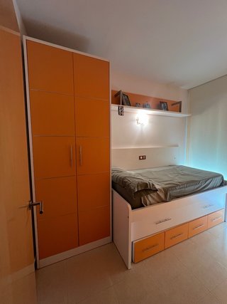 Habitación Infantil Naranja y Blanca