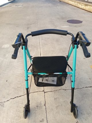 Andador con Asiento y Frenos