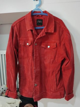 Chaqueta vaquera roja Zara