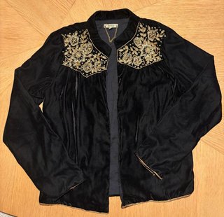 Chaqueta de Terciopelo Negra con Bordados