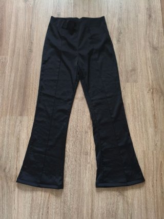 Pantalón Acampanado Negro. Nuevo