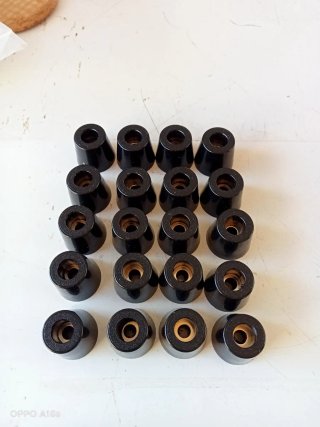 Lote de 20 patas atornillables negras