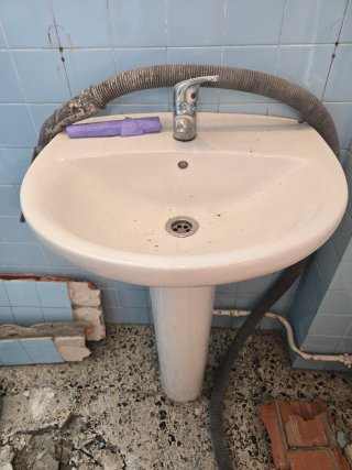 Lavabo de cerámica blanco con pedestal
