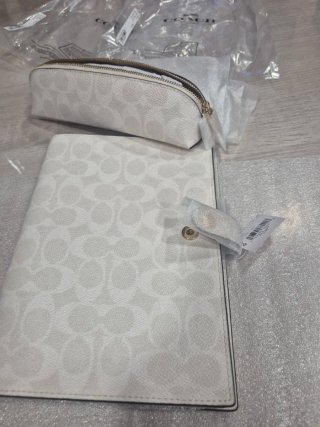 Set Agenda y Estuche Coach con funda guardapolvos