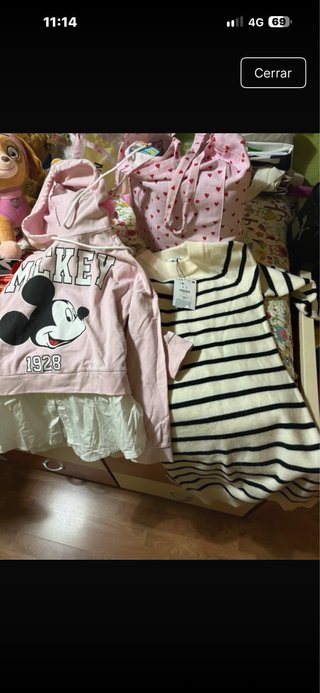 Vestido Bershka y Sudadera Mickey