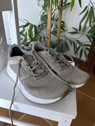 Zapatillas Deportivas color caqui