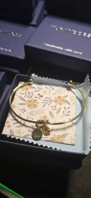 Lote de 40 pulseras Turandoss con inicial y piedra