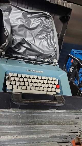Máquina de escribir Olivetti Studio 46