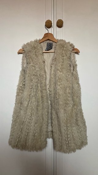 Chaleco de pelo largo beige
