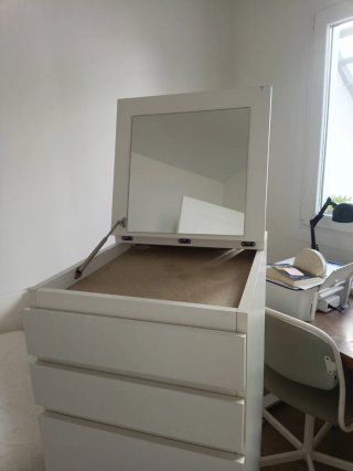 Cajonera Malm con espejo blanca