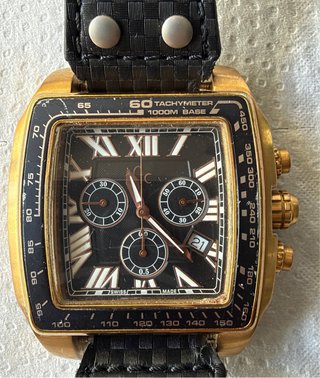 Reloj Guess con Esfera Cuadrada