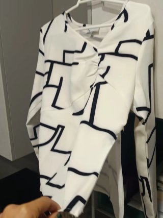 Camisa con estampado geométrico