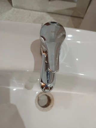 Lavabo con Pedestal Roca y Grifo