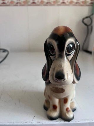 Figura de Perro Basset Hound de Cerámica