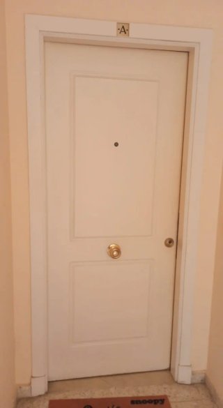 Puerta de madera exterior en Blanca