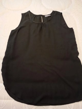 Blusa negra sin mangas