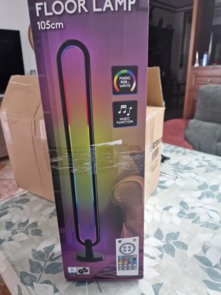 Lámpara de Pie LED Multicolor con Mando
