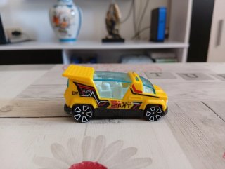 Coche Hot Wheels amarillo