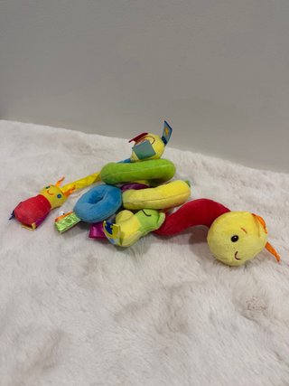 Brinquedo Lagarta para Carrinho de Bebé