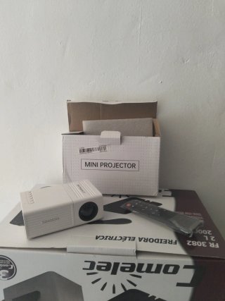 Mini Proyector Blanco