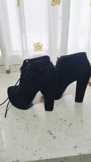 Botines de tacón negros