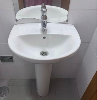 Lavabo con Pedestal Roca y Grifo