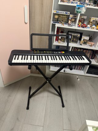 Teclado Yamaha PSR-F52 con soporte