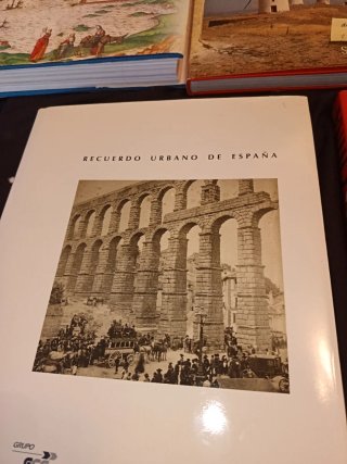 Libro descatalogado : Recuerdo urbano de España