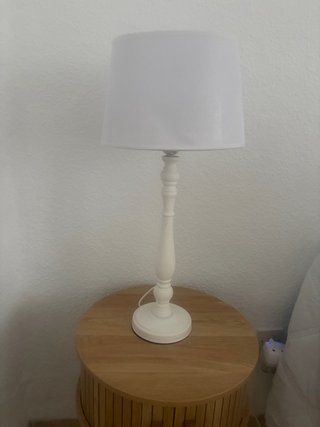 Lámpara de mesa blanca