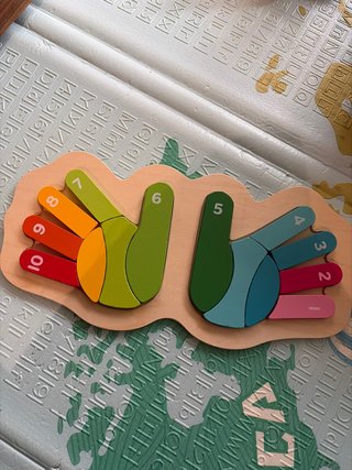 Puzzle de Madera de Manos con Números
