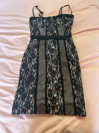 Vestido de encaje negro