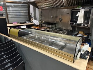 Vitrina Expositora Refrigerada para Hostelería