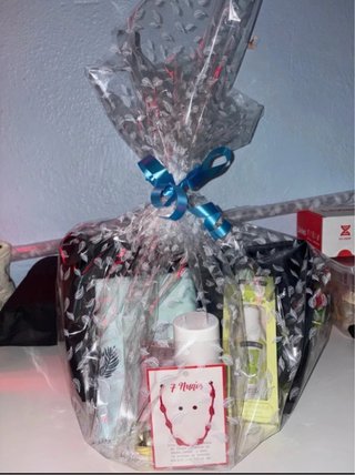 Cesta de Regalo con Productos