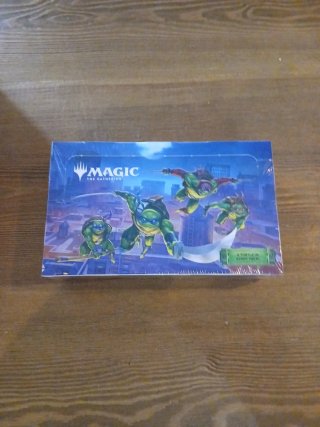Caja Play Booster Magic: The Gathering TMNT