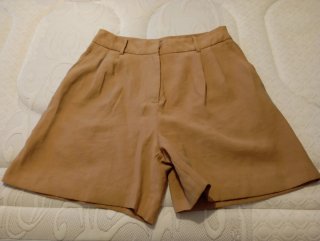 Pantalón corto beige