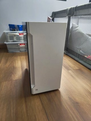 Thermaltake H200 TG RGB Snow Blanca + 4 Ventilador