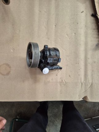 Bomba de dirección Renault Clio 182
