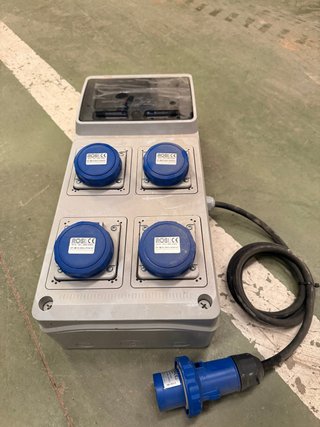 Cuadro eléctrico portátil con 4 tomas