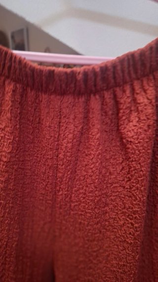 Pantalón de mujer color teja