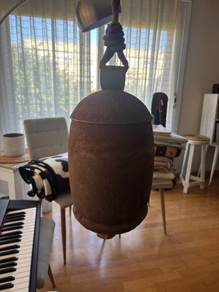 Campana Antigua de Metal